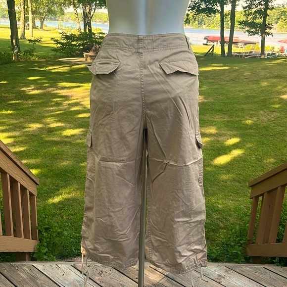 Saks Fifth Ave Threads cargo style capris 12 - Picture 2 of 7